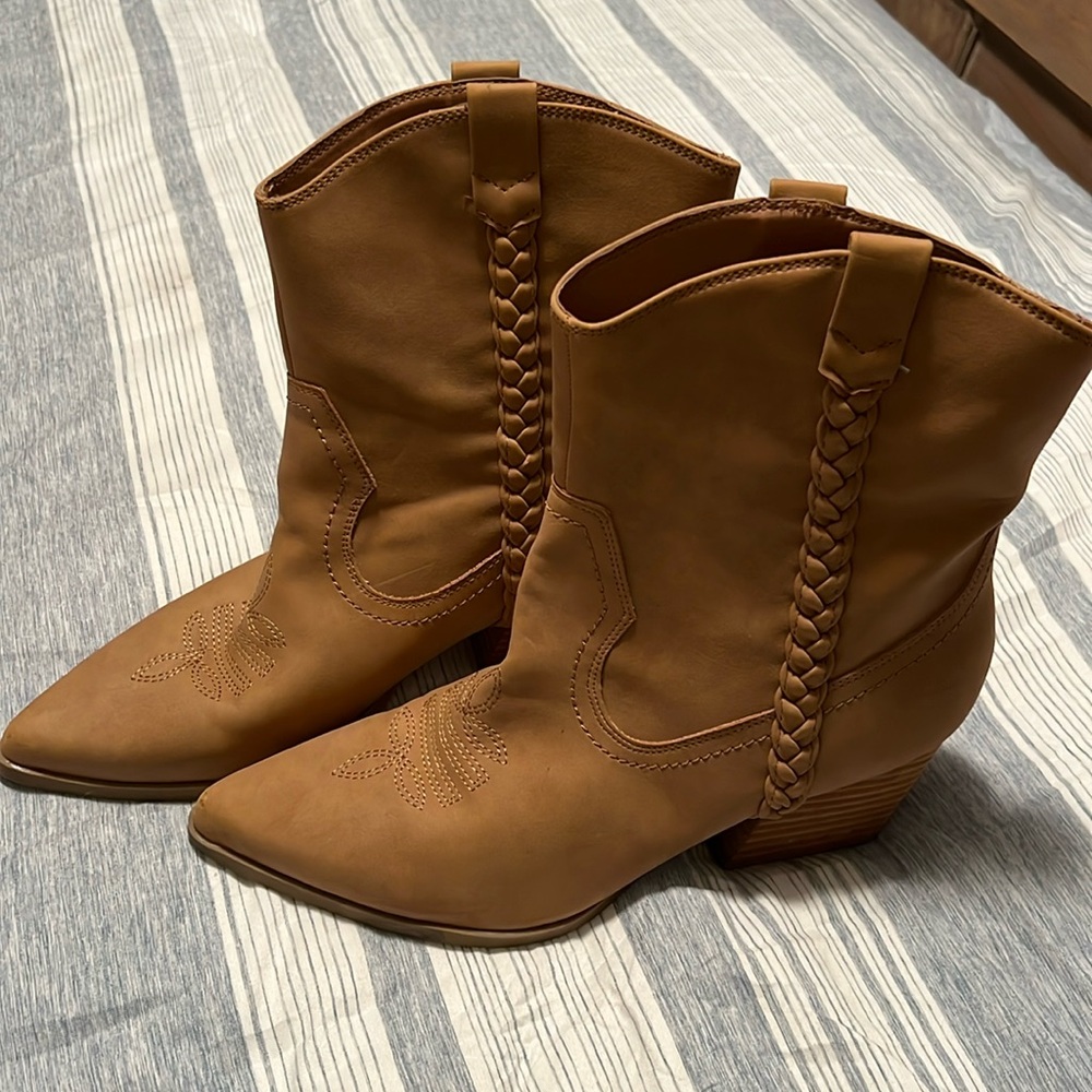 EUC DV by Dolce Vita Koolson cowboy boot sz 10